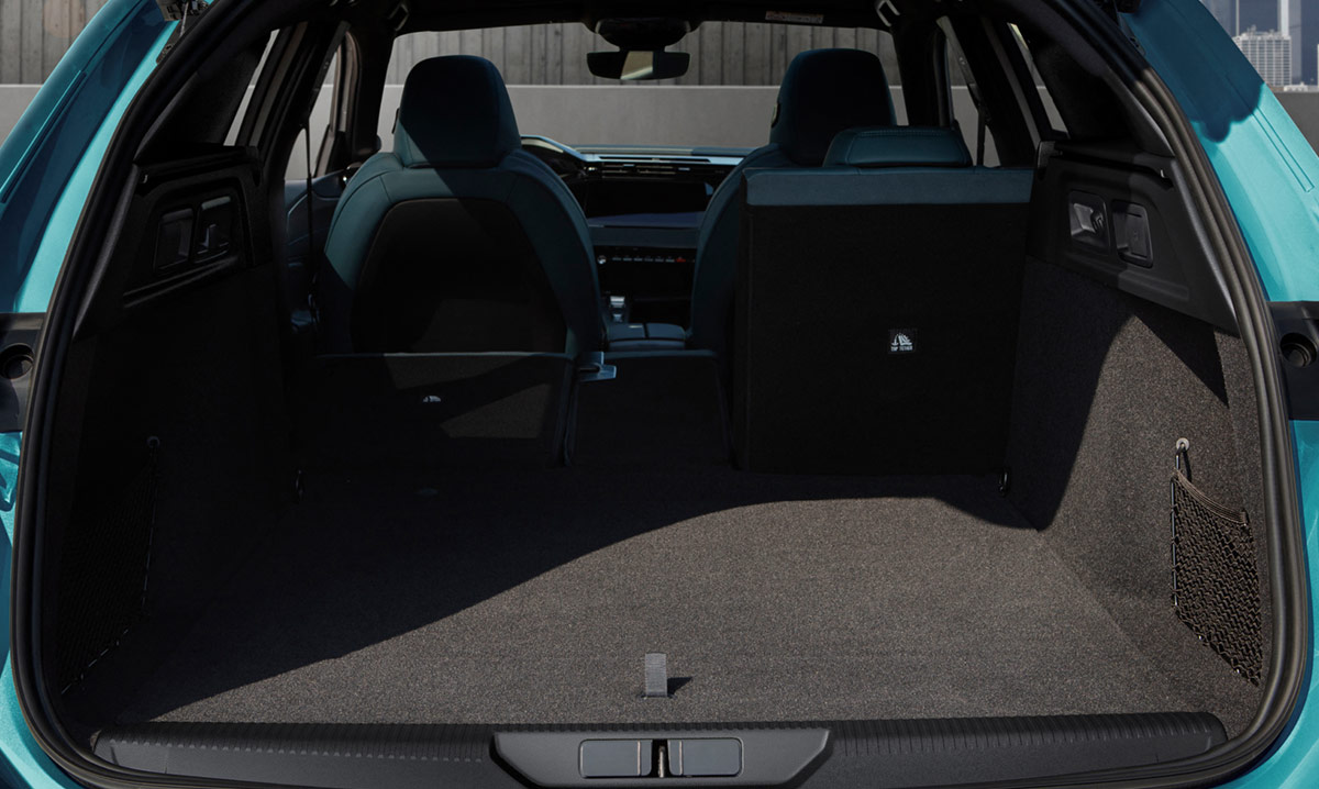 Rozměrný zavazadlový prostor vozu Peugeot 308 SW